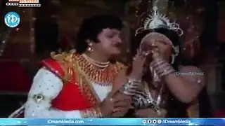 فحول نوبيون سكارى يتشاركون قضيبًا صلبًا في مؤخراتهم