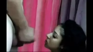 فتاة أذربيجانية غريبة تبلع قضيب أمريكي كبير