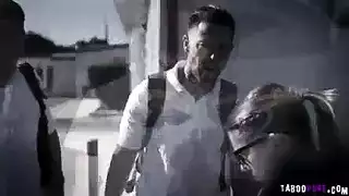 الأكثر انتشارًا لعام 2018: طالبة عاهرة تأخذ زب جميع زملائها