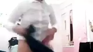 تلميذة مغربية تهرب من المدرسة لتركب قضيب زميلها