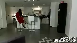 إلسا جان تنقع مؤخرتين في ثنائي جنسي صريح