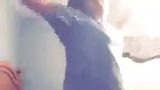 عاهرة مراهقة وقحة تأخذ جنس بورن قاسي