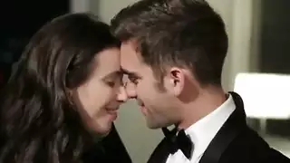 مهبل ملكي منقوع بينما العيون تبكي طلباً للمزيد من القضيب