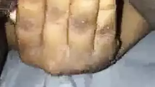 عاهرة أوروبية شابة تنشق على عمود عملاق