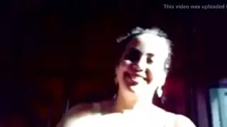 خليجية مثيرة تتحمل نيك عنيف من الأمام والخلف