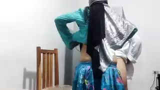 جنس عربي إباحي أمام الثلاجة: هزة جماع شديدة في المطبخ