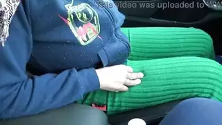 زوجة تركية مسلمة تصدم عندما يطلب منها ابن زوجها أن تتبول من كسها المشعر