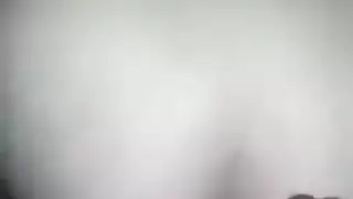 يراقب فاتنة راندي على طاولة تدليك، بدلا من وجود علاج تدليك