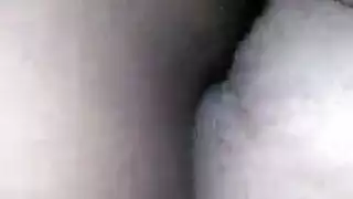 عاهرة ترتدي زي خنزير تسحب شعرها خلال جلسة بورنو مكثف