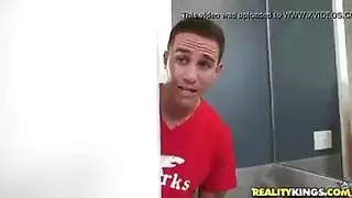 عاشقات سحاقيات يتقاسمن نكا صريحا، تئن وتتوسل للمزيد