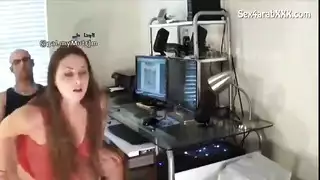 ام تدخل غرفه ابنه على ابنه لبنيكه