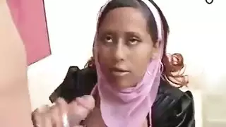 جنس جماعي ضخم مع ثماني نجمات إباحيات محجبات