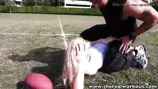 وجدها على الطريق فأصطحبها معه الي منزل الجبل علي الموتور للنيك