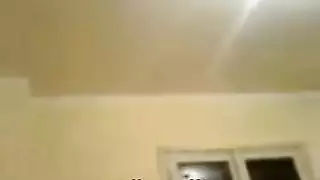 مؤخرة مصرية ممتلئة تُضرب بشدة في شريط جنس قاس