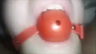 مراهقة مصرية مثارة تدلك بظرها وتئن هذا الفرج نار