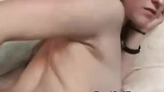 شاعر يمارس الجنس بقوة خلف الكواليس بحمالة صدر حمراء وزرقاء