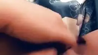 فتاة إيرانية فردية تداعب نفسها بأصابعها في مقطع إباحي ساخن