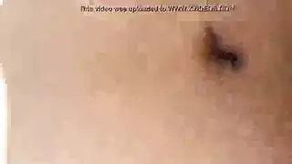 الفتاة كبيرة الجسم تقدم هدية ساخنة: جسدها العاري في مشهد صريح