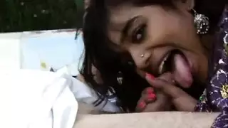 حركة جنسية ثلاثية خشنة: ضرب فرج رشين وسيبيل