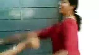 وقع على زبه واختو تريد ان تره زبه