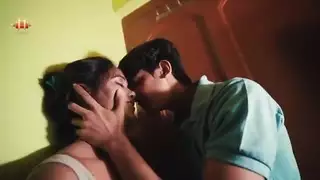 احتفال جنسي في دلهي: نيك جماعي لعذارى سمراء فاتنة