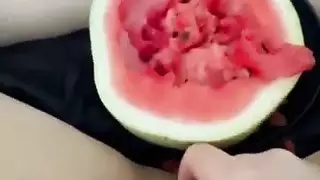 نيك حار يقذف كم مرا في كسها