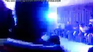 الفاتنة السمراء تينا كاي تأخذ قضيب أسود كبير في مشهد إباحي