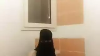 إباحية عربية: نساء محجبات مثيرة تتوسل لقضيب عميق