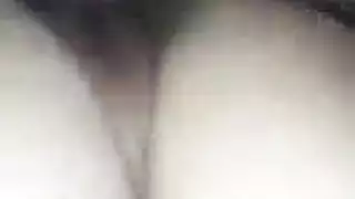 رجل يدخل العير في كس بنت شرموطه حتا يخرج الدم