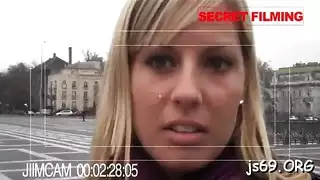 فتاة جان ، خلعت جانيس ملابسها ونزلت وقذرة مع شخص غريب