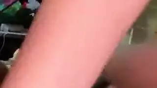 نيك عربي وحشي: فحل ينيك زوجته وأختها المراهقة معًا