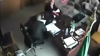 عامل ينيك بنت المدير المحجبة السمراء