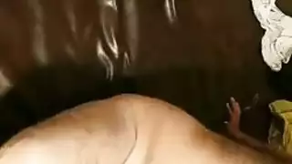 مشهد غرفة معيشة إكس إكس إكس: ميلف شهوانية تتعرض للضرب بقوة