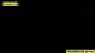 ميا خليفة تقطر مبلولة وتُملأ في الحمام