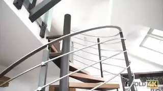 متلصص بعد الاستحمام