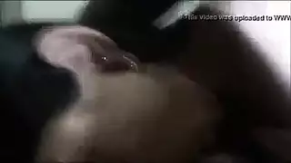 يقزف بداخلها