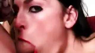 مراهق ذو عضو كبير يدفع ثمن مقلبه بممارسة جنس مع معلمته الناضجة