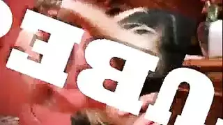 معلمة ذات ثدي كبير تحصل على جولة قوية على المكتب