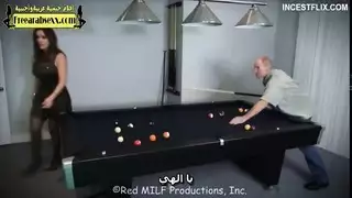 أمّ مثيرة تتوق لجنس قوي بينما زوجها يشخر