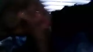 تدليك قضيب كبير صلب مع واقي وتفريغ المني في غلاف