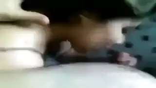 شريط جنس عربي: عجوز مثير يقدم جماع جماعي خشن ومتعرق