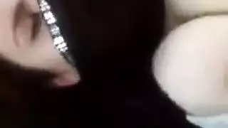 خائنة بزاز ساخنة تتوسل للزب في نيك سيارات حار