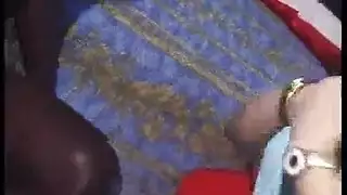 ربة منزل إيطالية تُنكح بخشونة من قبل فاتن أفريقي