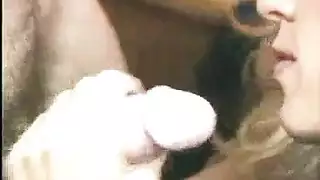 شقراء تأخذ قضيب إيطالي قوي في كلا الفتحتين