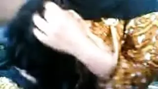 الدفع مقابل اللعب: صديقة عراقية في مشهد مالي صريح