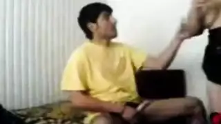 مؤخرة عربية متسعة تُضرَب بقضيب تركي