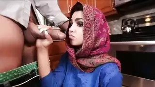 ضعف المتعة: نساء ناضجات ساخنات في ثلاثية صريحة