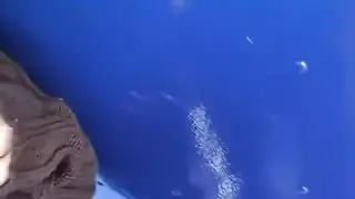 سكس علني قوي: عاهرة تتعرض للضرب في الغابة