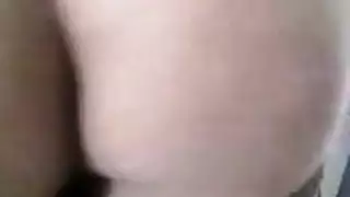 رقصة البطن المثيرة لعاهرة عربية تتحول إلى جنس صريح