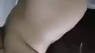 فتاة مصرية تمارس جنس فموي عنيف وتتلقى قذفاً على الوجه